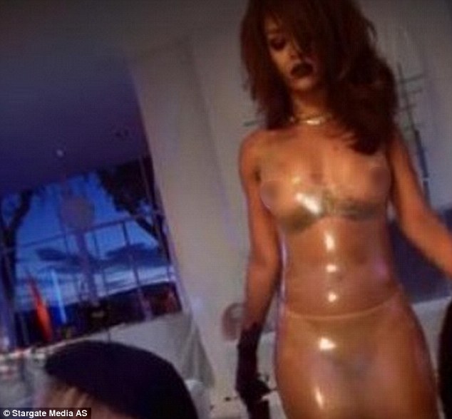 dave armon add naked videos of rihanna photo