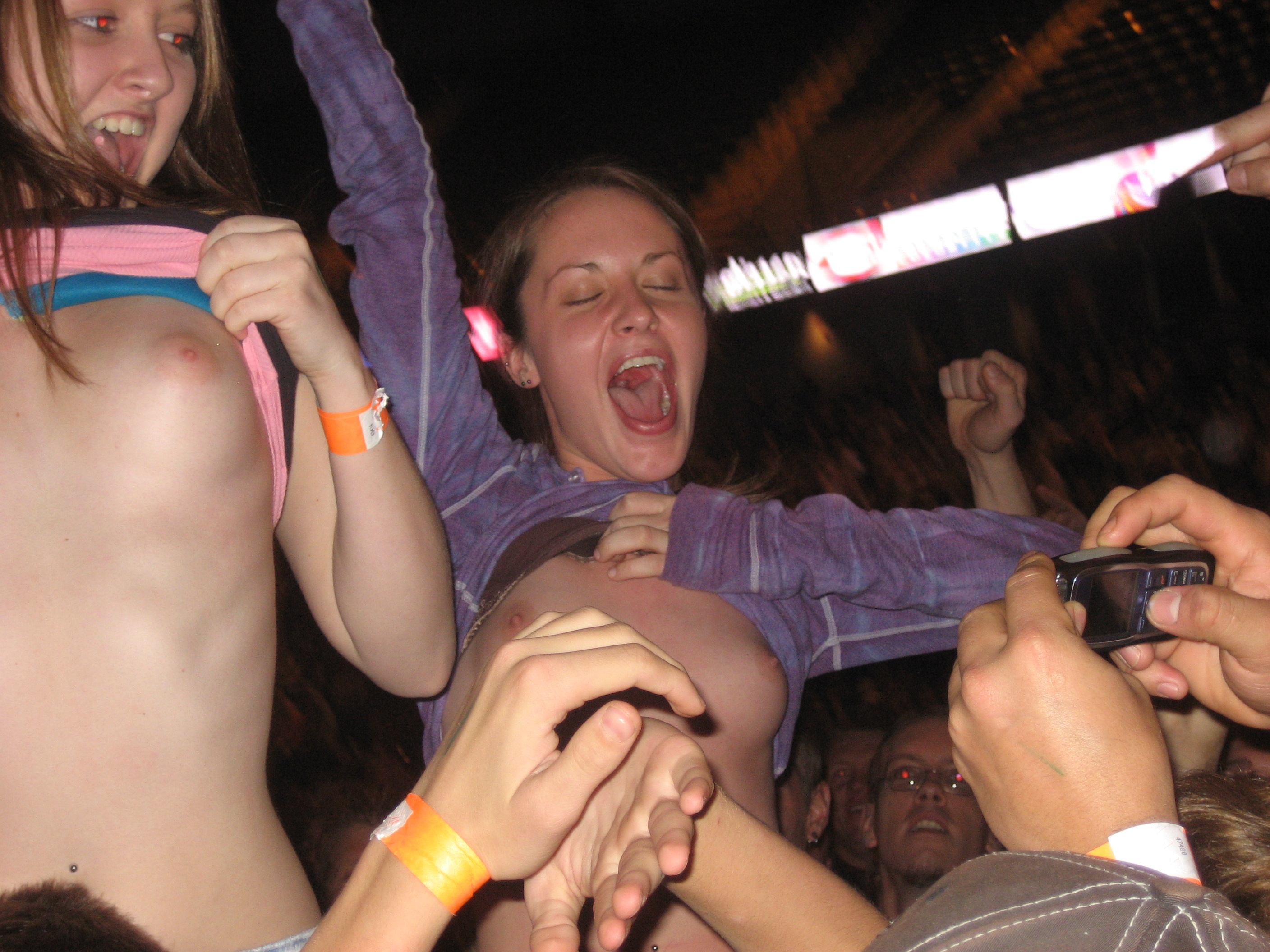 Flashing At A Concert unreal boobs
