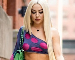 ava max nip slip