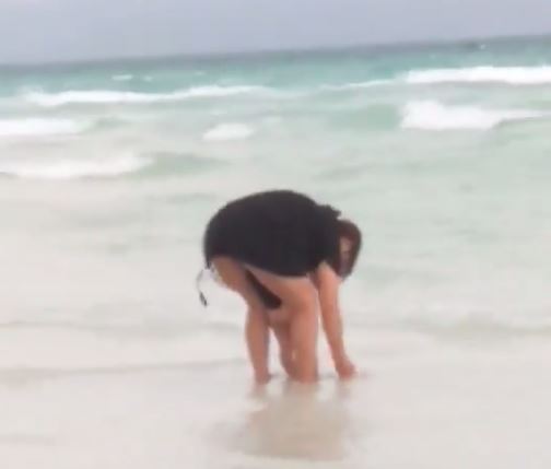 Women Peeing On Beach hot irrumation