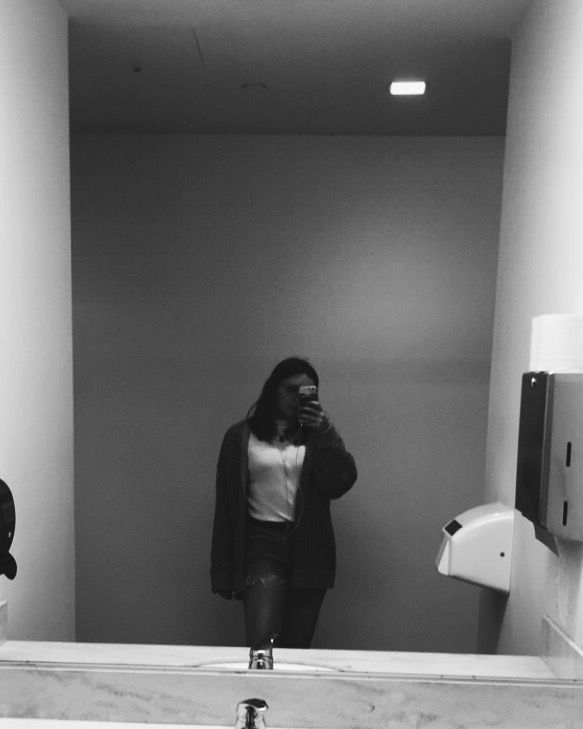 Black And White Mirror Pics va backpage