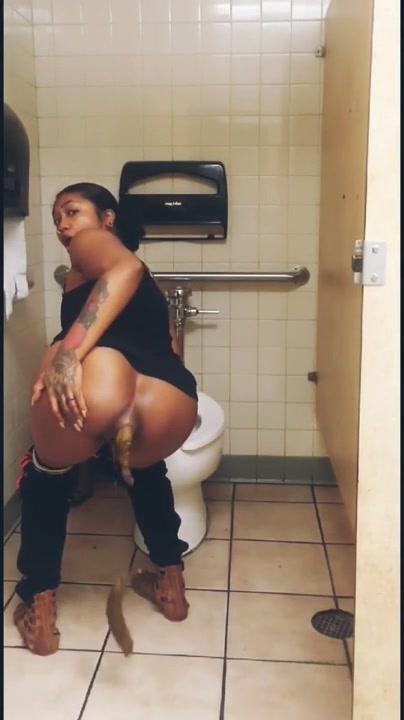 bea yumul recommends black girl pooping porn pic
