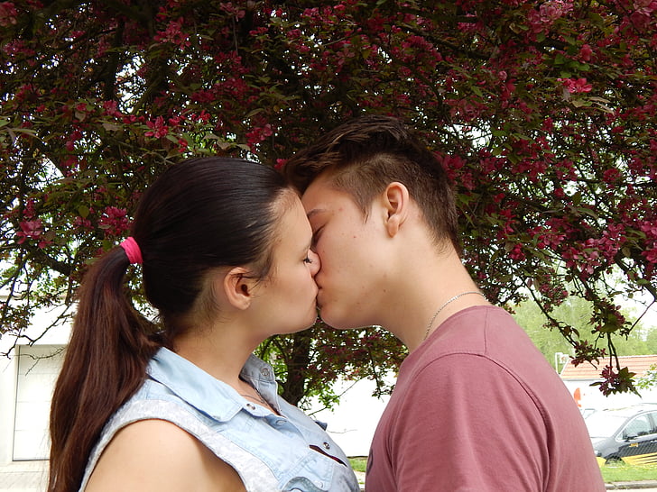 david schwartz share boy and girl kiss pics photos