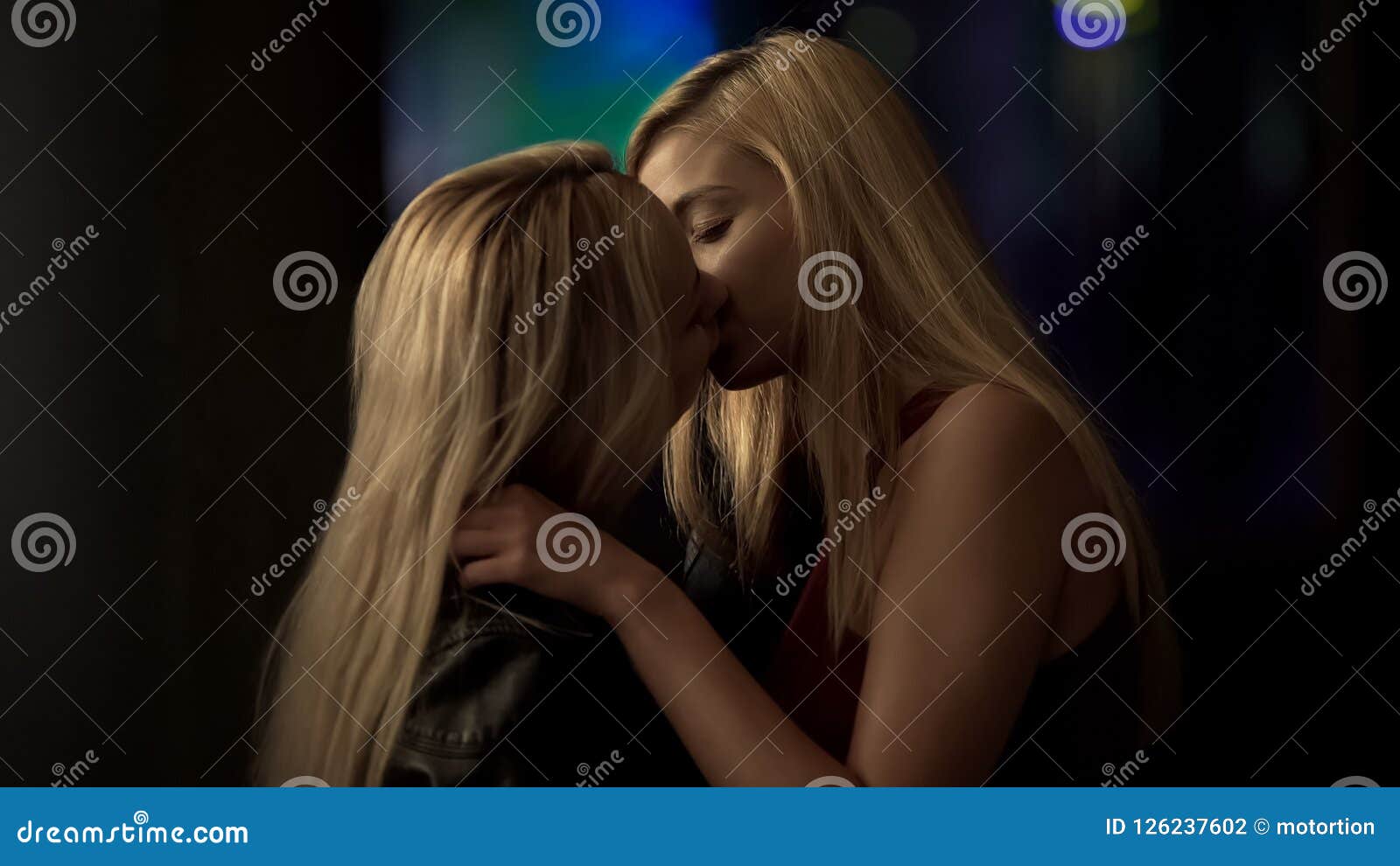 blake whiteway recommends Blonde Lesbians Making Out