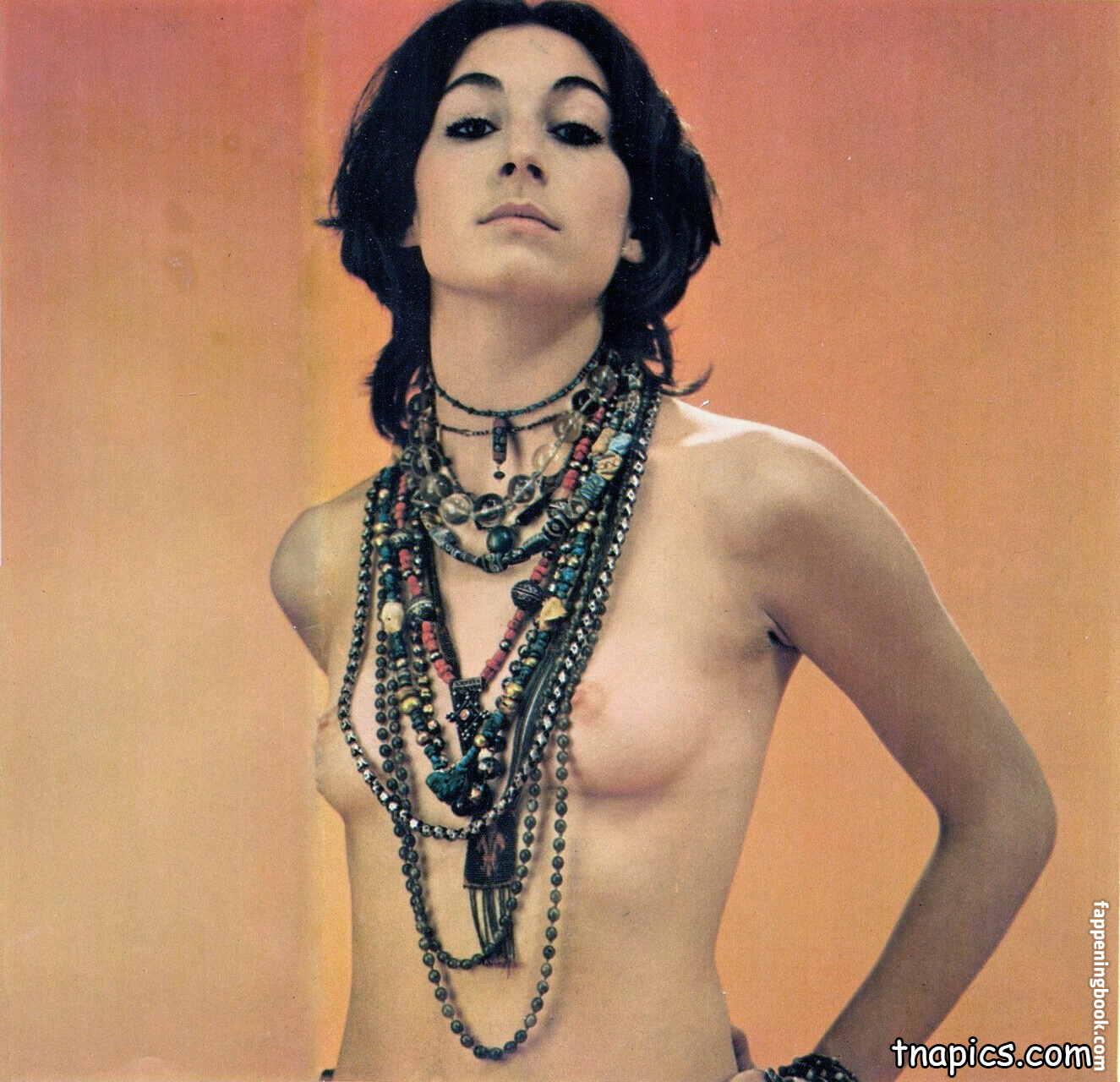 anjelica huston nude photos