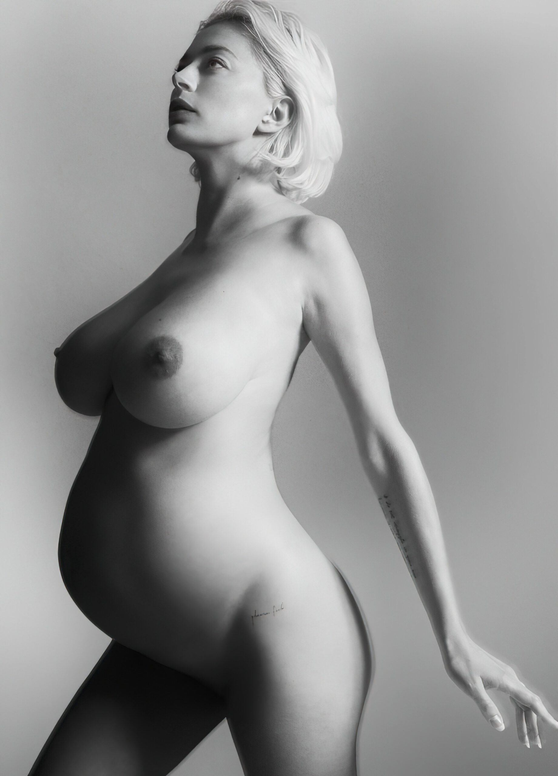 aadil choudhury recommends caroline vreeland big tits pic