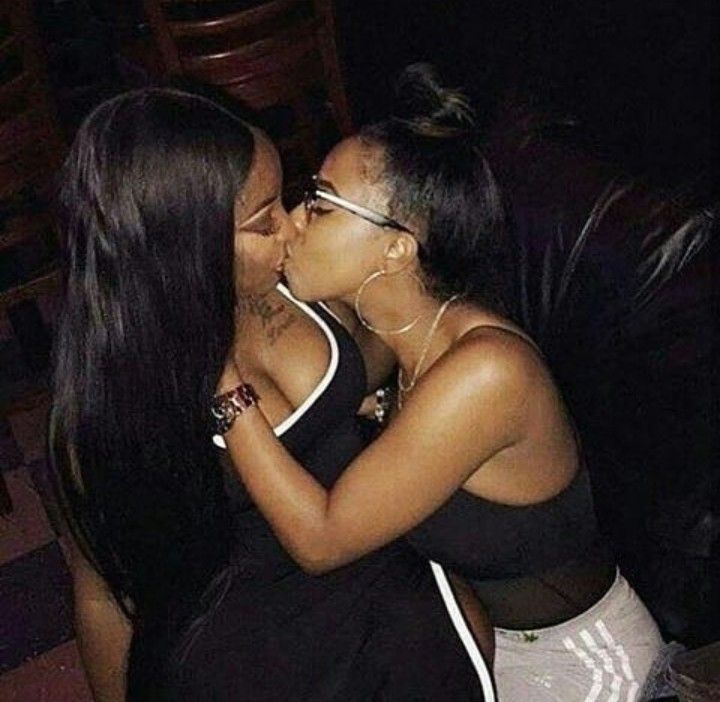 anna lucking recommends sexy black lesbians kissing pic
