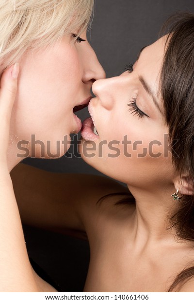 Black Girls Tongue Kissing end dortmund
