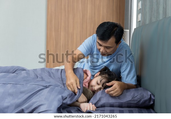 Best of Dad sleeps with daughter
