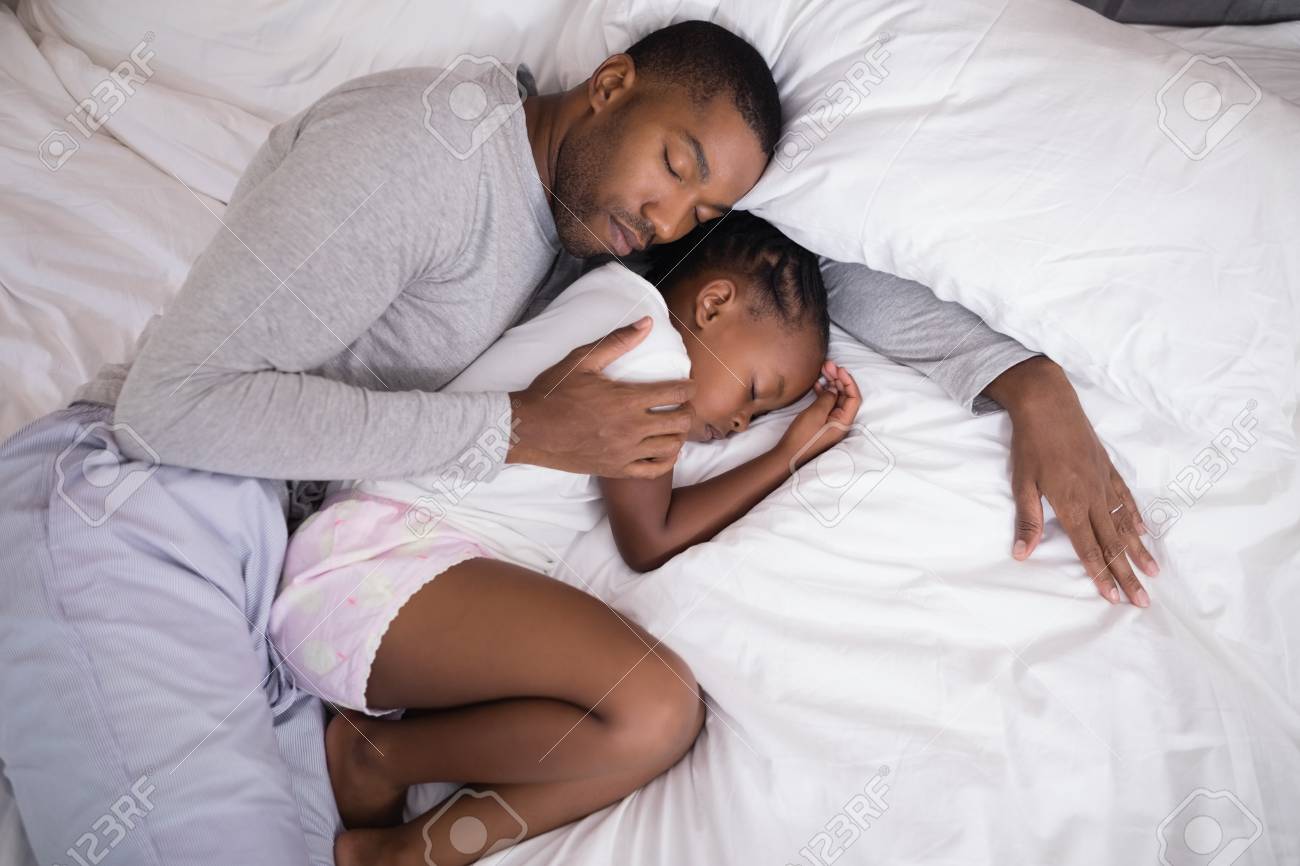 dad sleeps with daughter