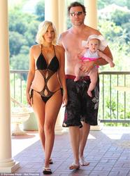 donald lutz recommends Tori Spelling Topless