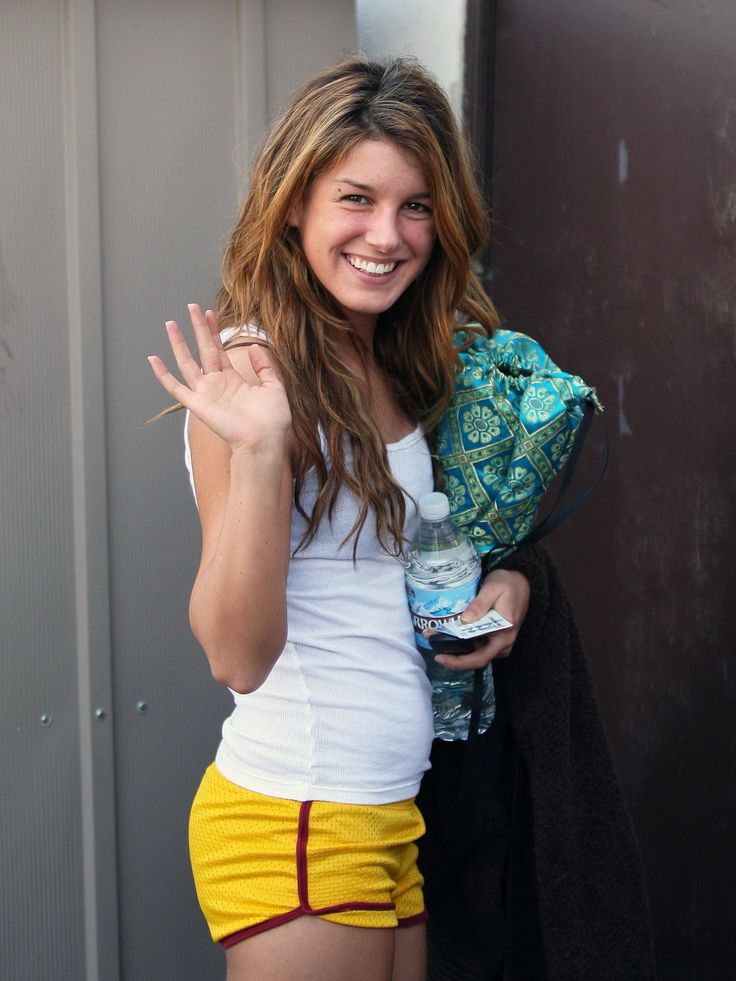 amy newick recommends shenae grimes hot pic