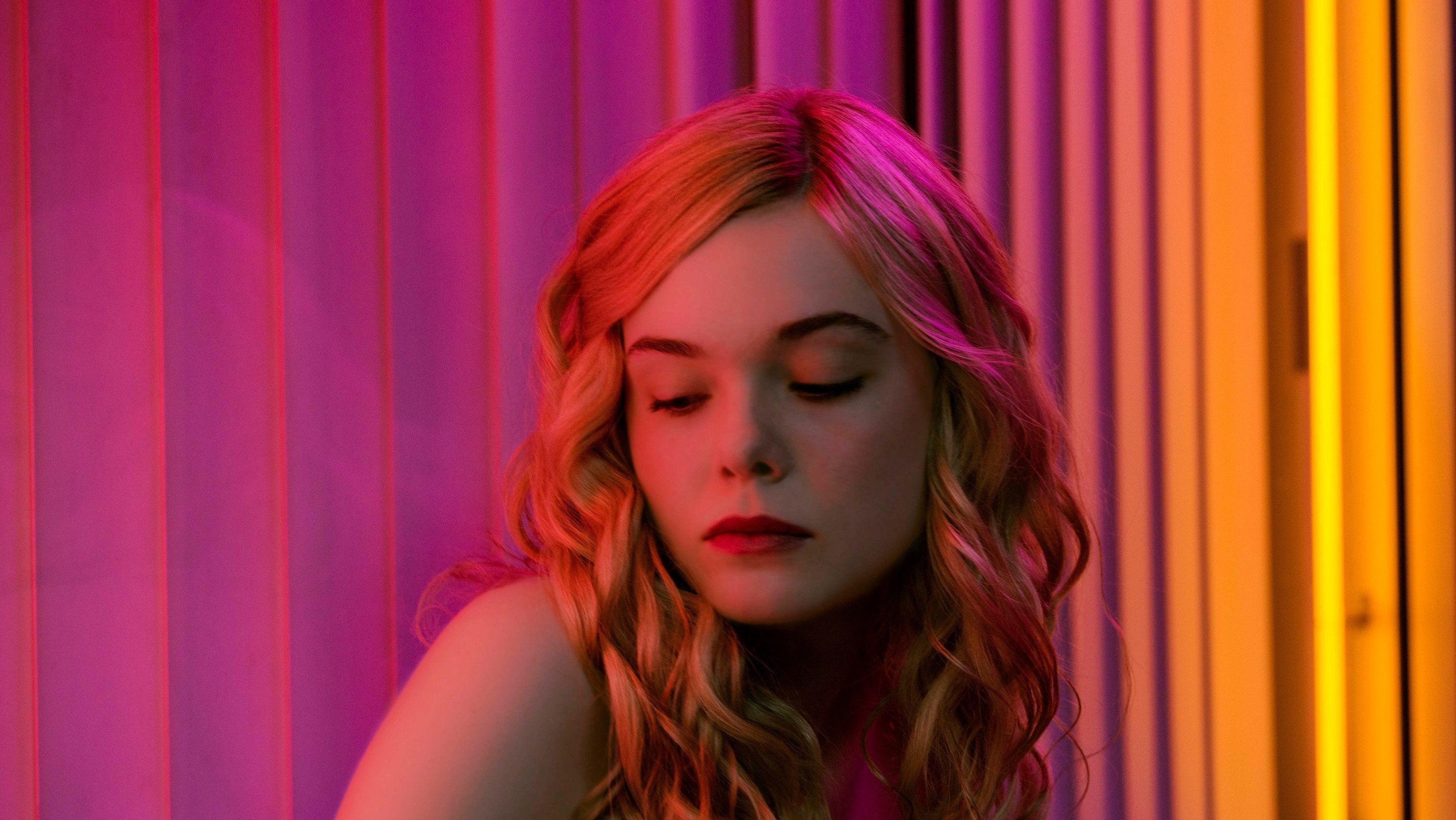 beezy da boss recommends The Neon Demon Nude