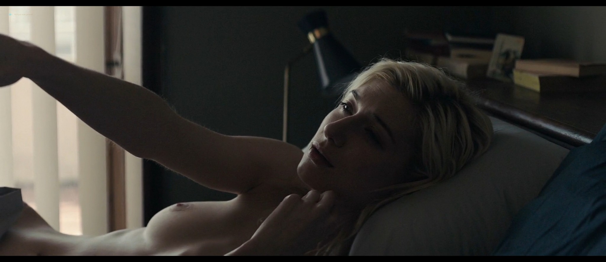 elizabeth debicki topless