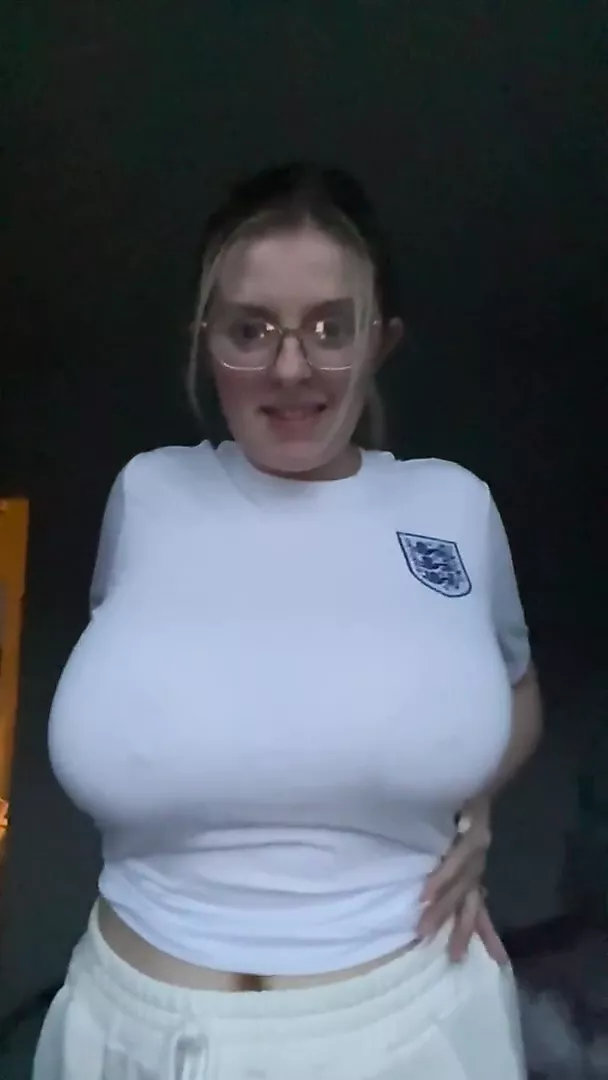 amelia ladd recommends nerd with huge tits pic