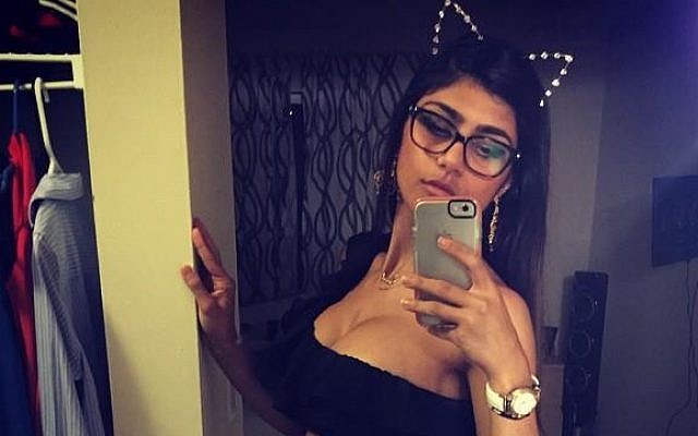 Mia Khalifa Facebook Live medicinsk massageterapeut