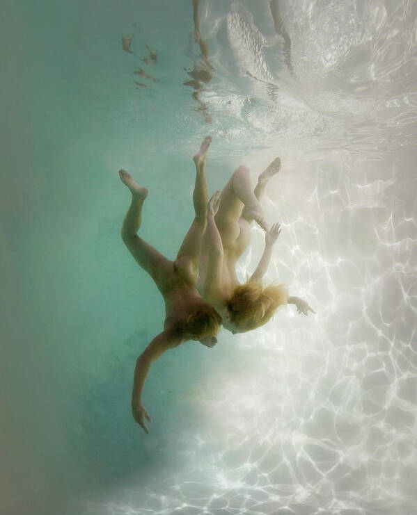 Best of Nude women swimming underwater
