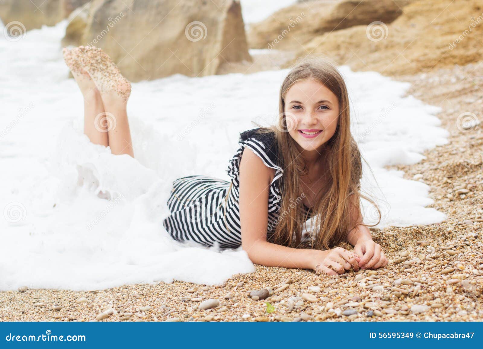 abdullah alshoaibi add photo stripped at beach