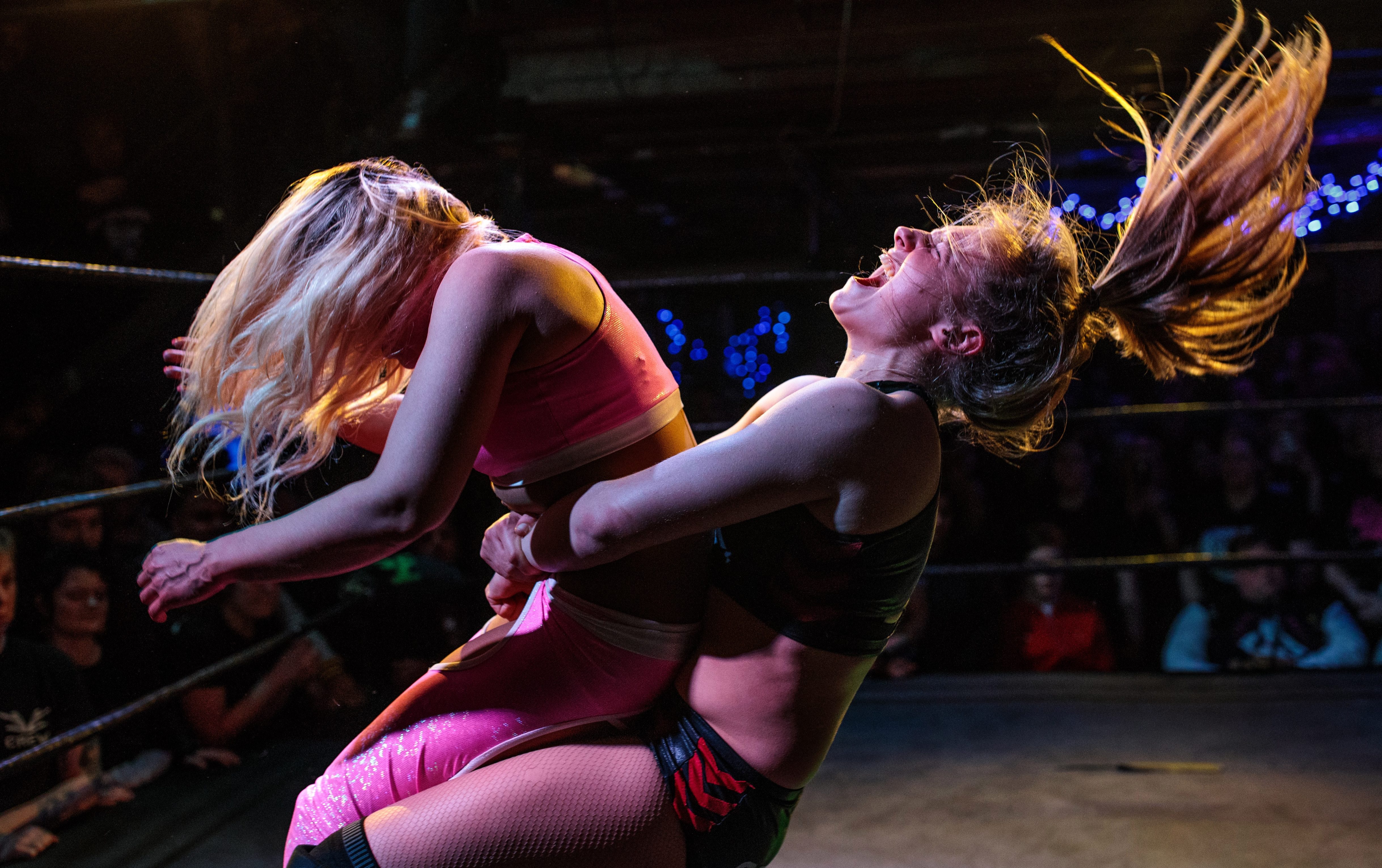 cara mccurry recommends girls wrestling on bed pic