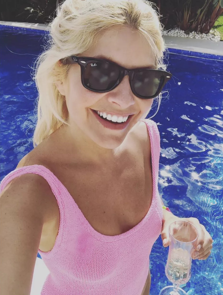 donna j thompson recommends Holly Willoughby Bikini