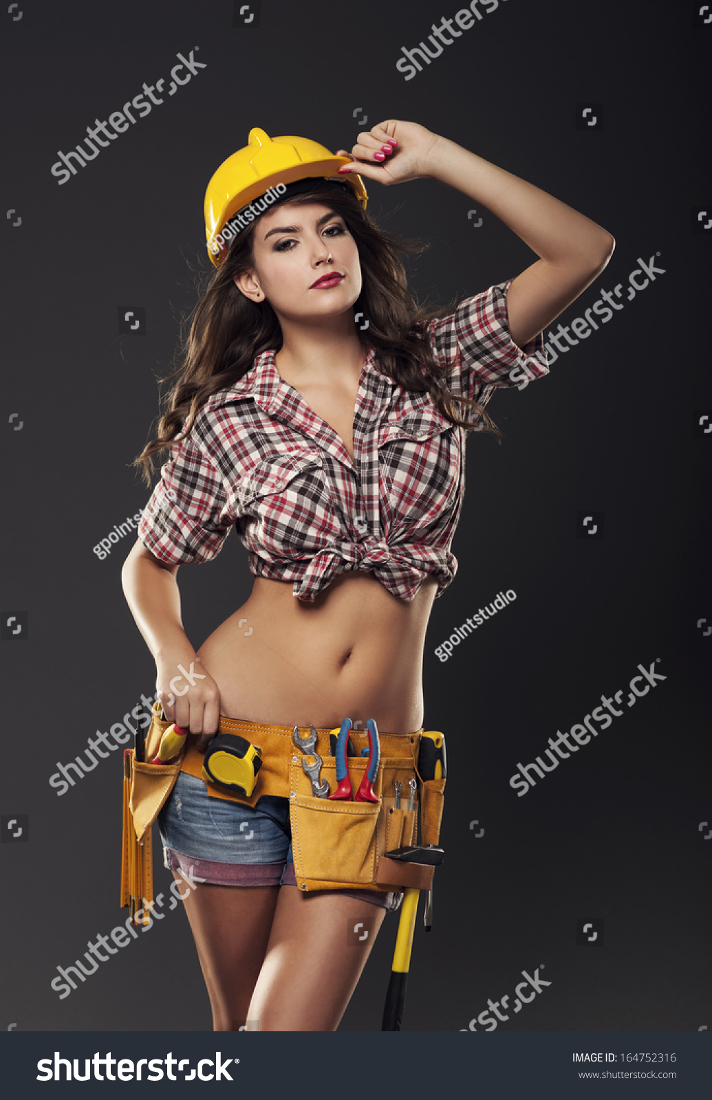 caroline utama share hot female construction worker photos