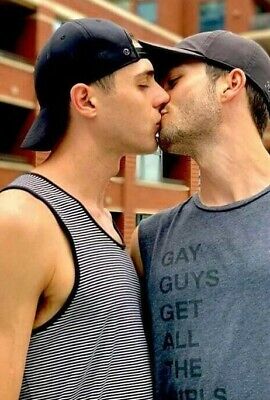 hot guys making out