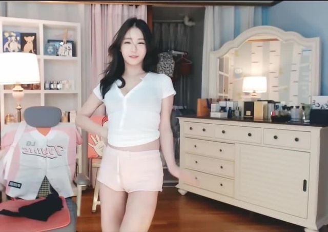 christine tripi share hot korean girl webcam photos