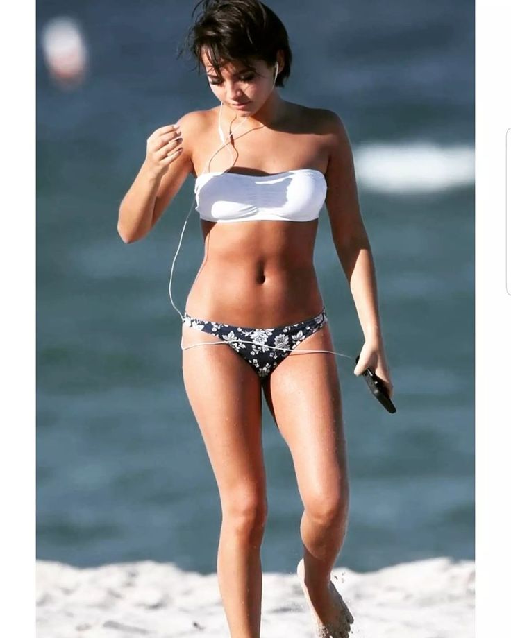 brian ballingall recommends isabela moner bathing suit pic