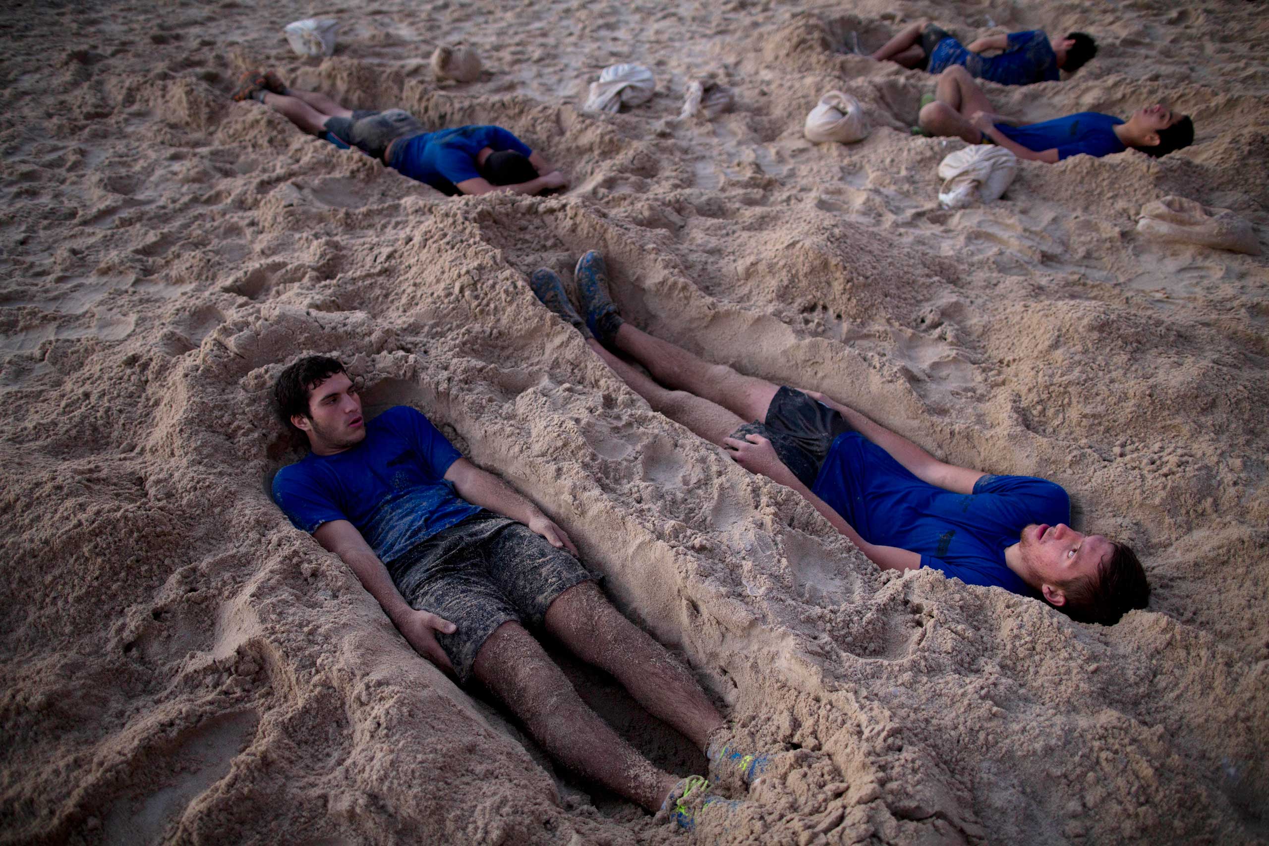 adonis sanchez add photo israeli women soldiers beach