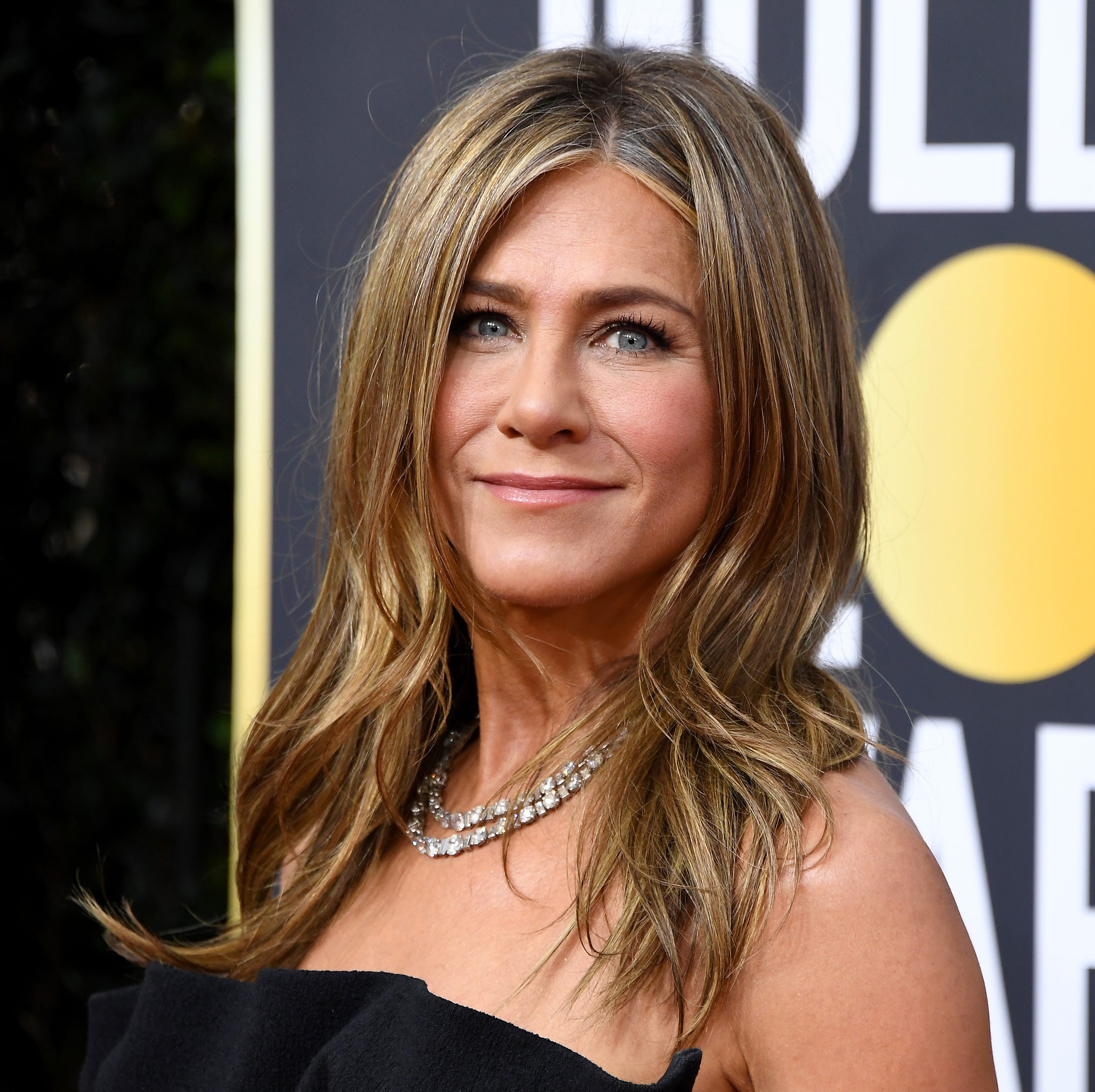 colby marler share jennifer aniston flip flops photos