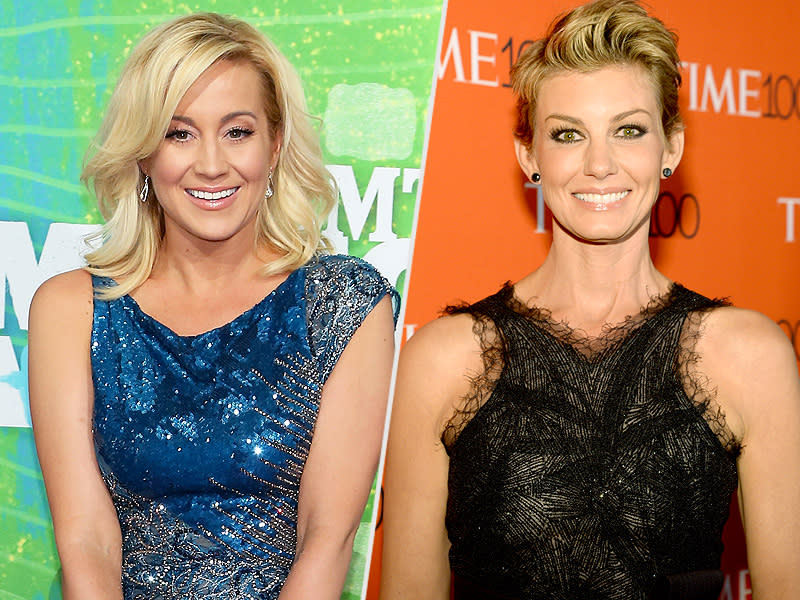 Kellie Pickler Fakes arsch schieben