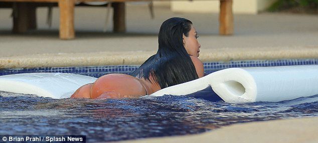 carolyn gerow recommends kim kardashian twerking in pool pic
