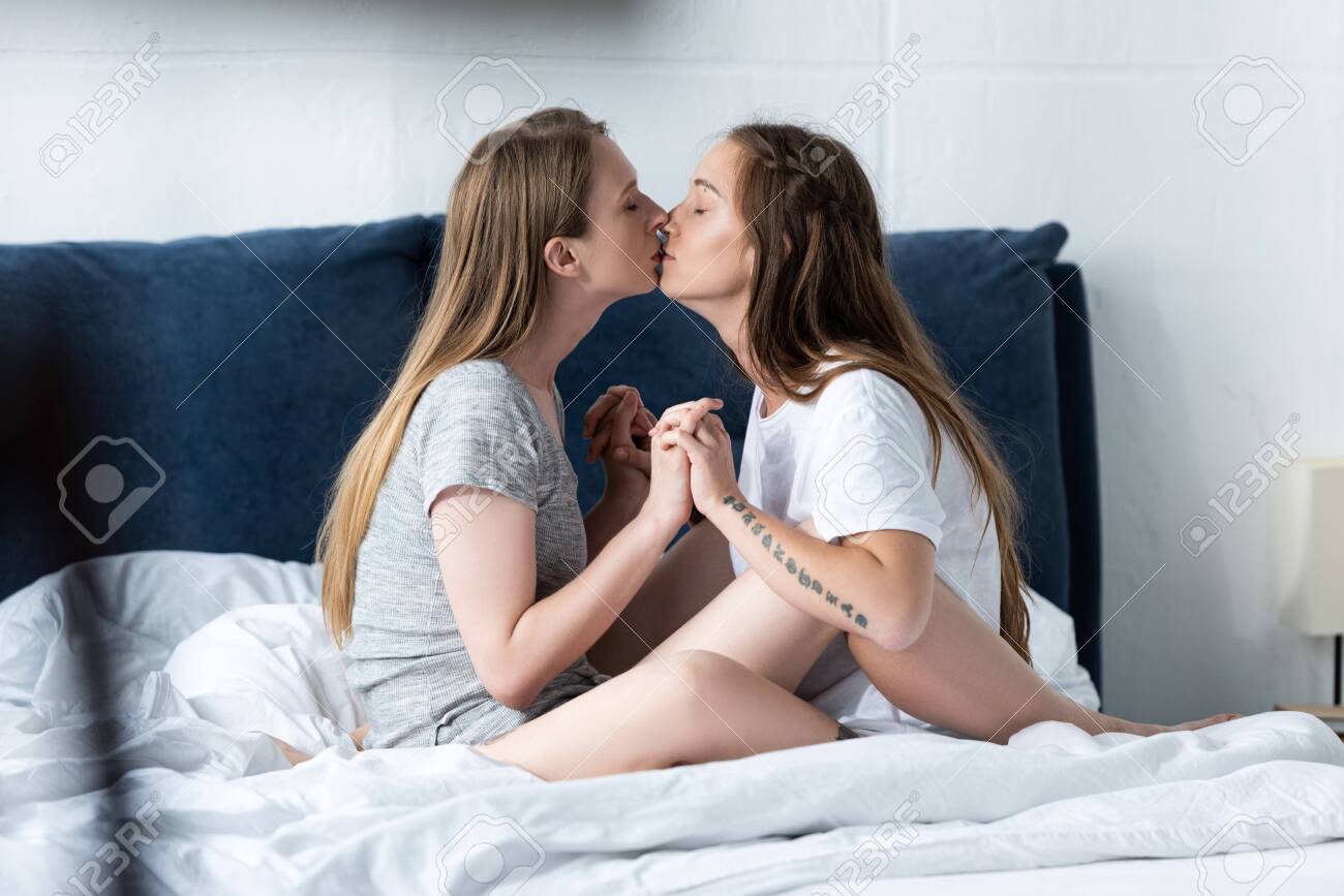 cheuk ng recommends lesbians kissing on bed pic