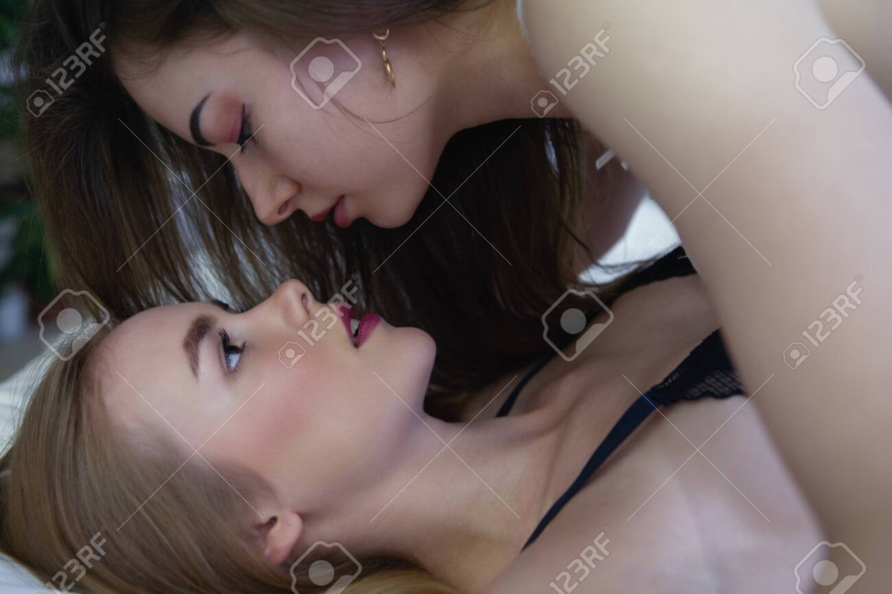 lesbians kissing on bed