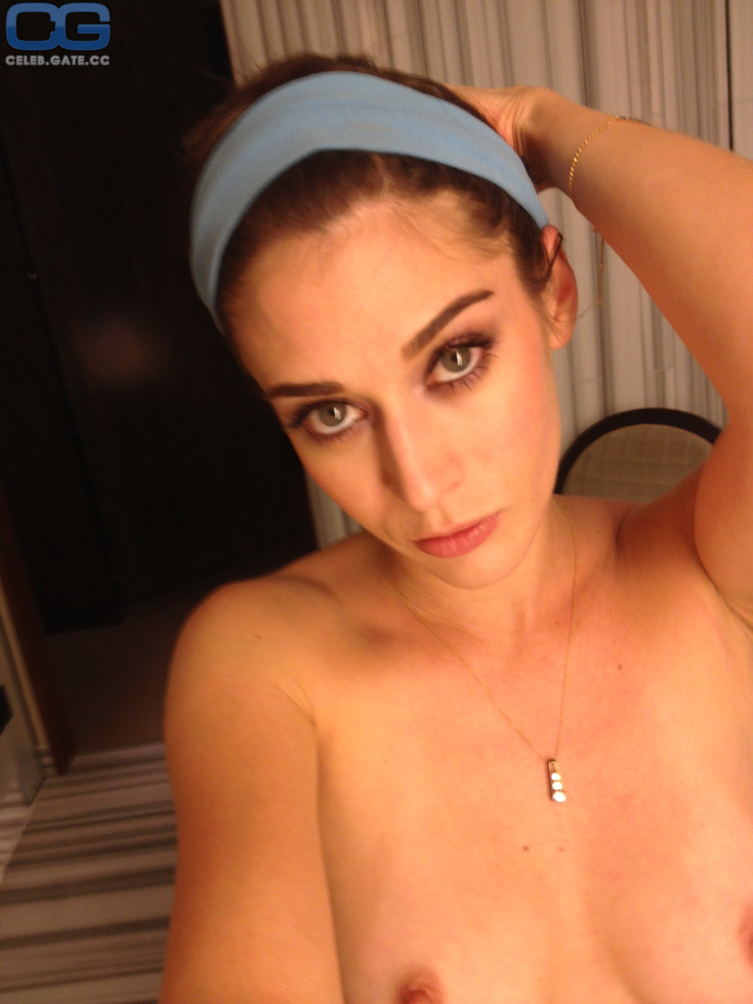 amanda amundson recommends Lizzy Caplan Topless