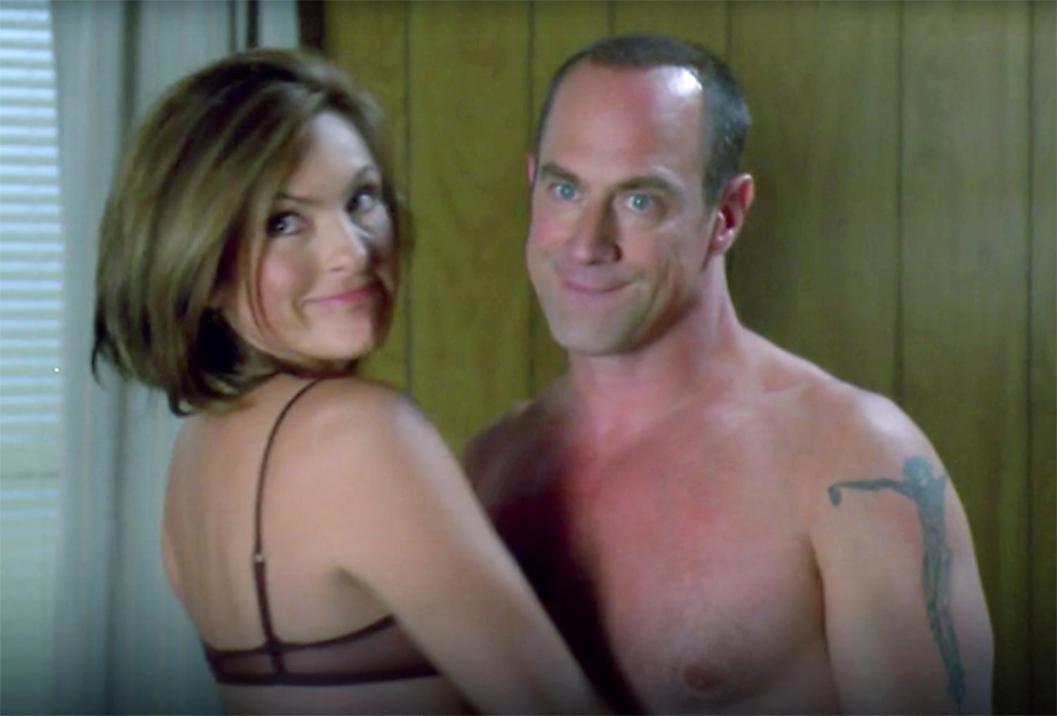 carl weyl recommends mariska hargitay nipple slip pic