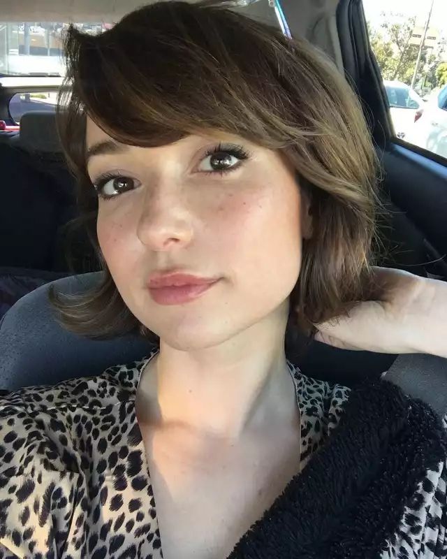 milana vayntrub mr skin