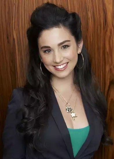 Molly Ephraim Sexy Pics pussy splitting