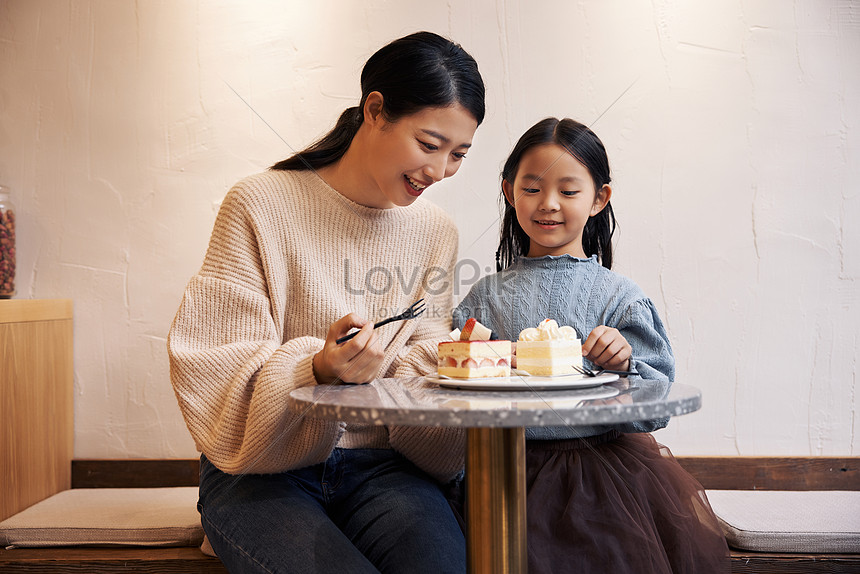 Best of Mom eating daughter