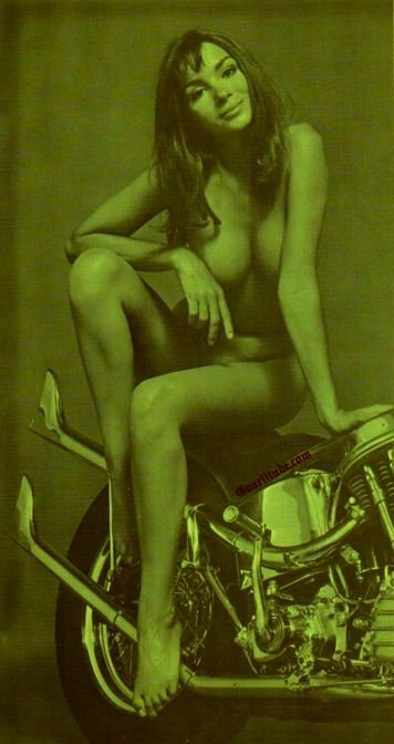 Naked Woman On A Motorcycle suchmaschine private