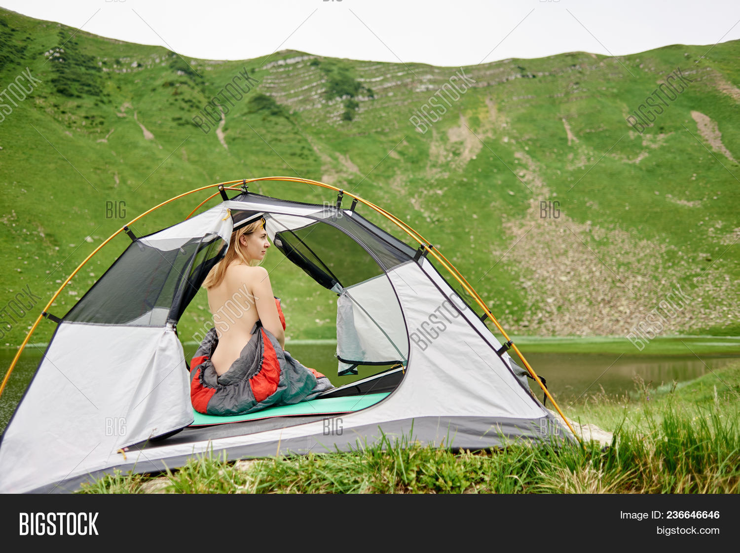 ari mulyana recommends naked women camping pic