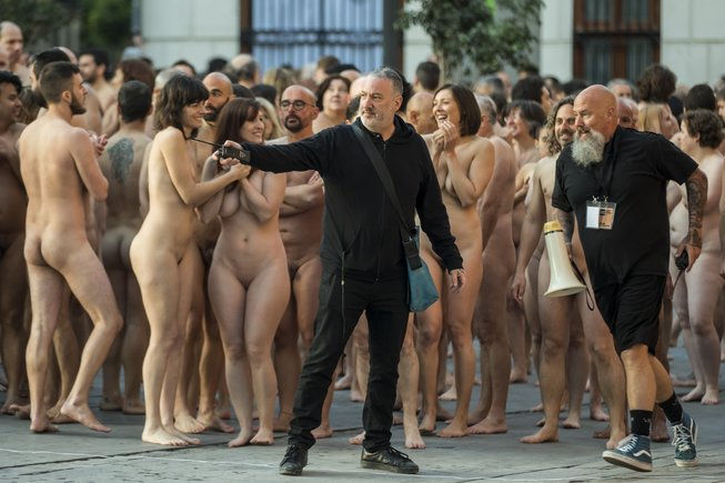 carol saliba share naked women on the street photos