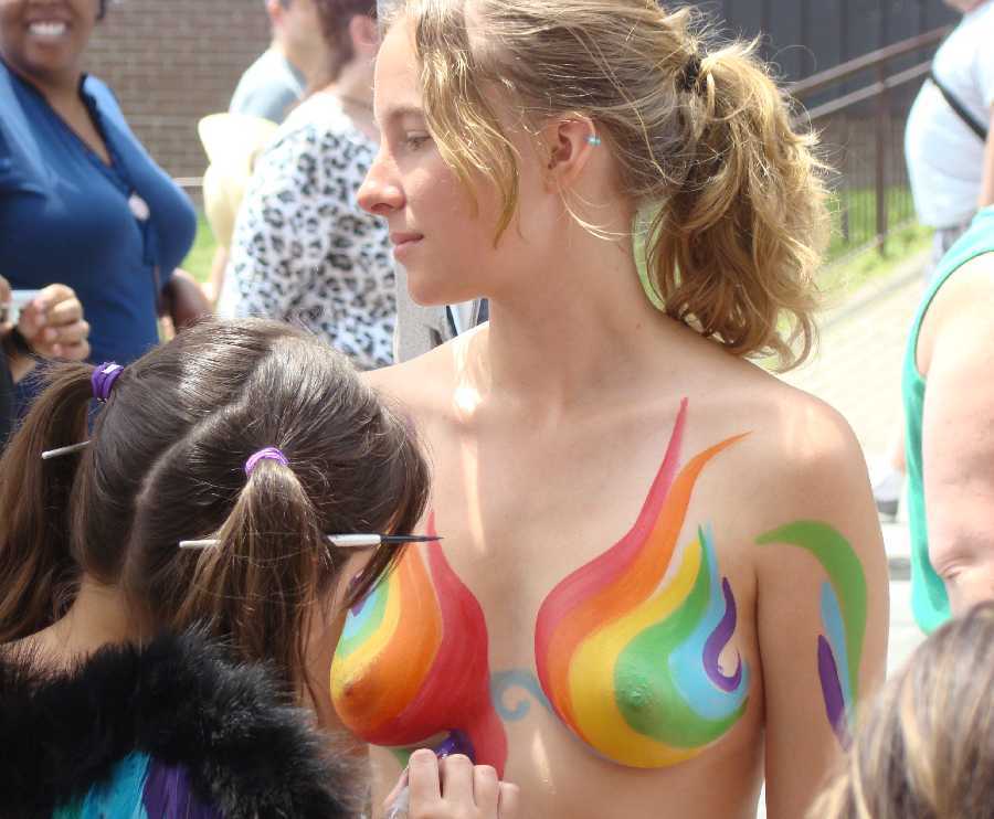 nude girls getting body painted