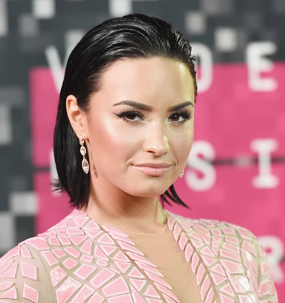 doanh ngo add nude pictures of demi lovato photo