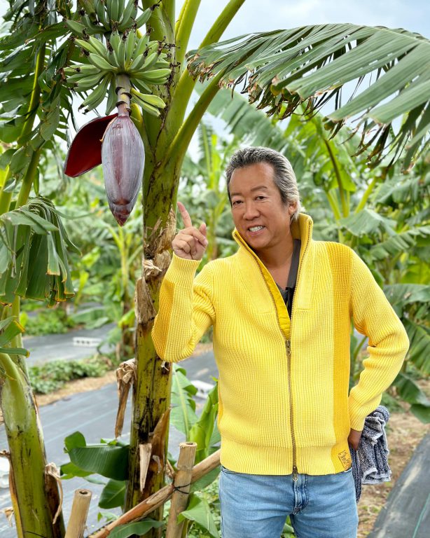 andy jameson share okinawa banana show photos