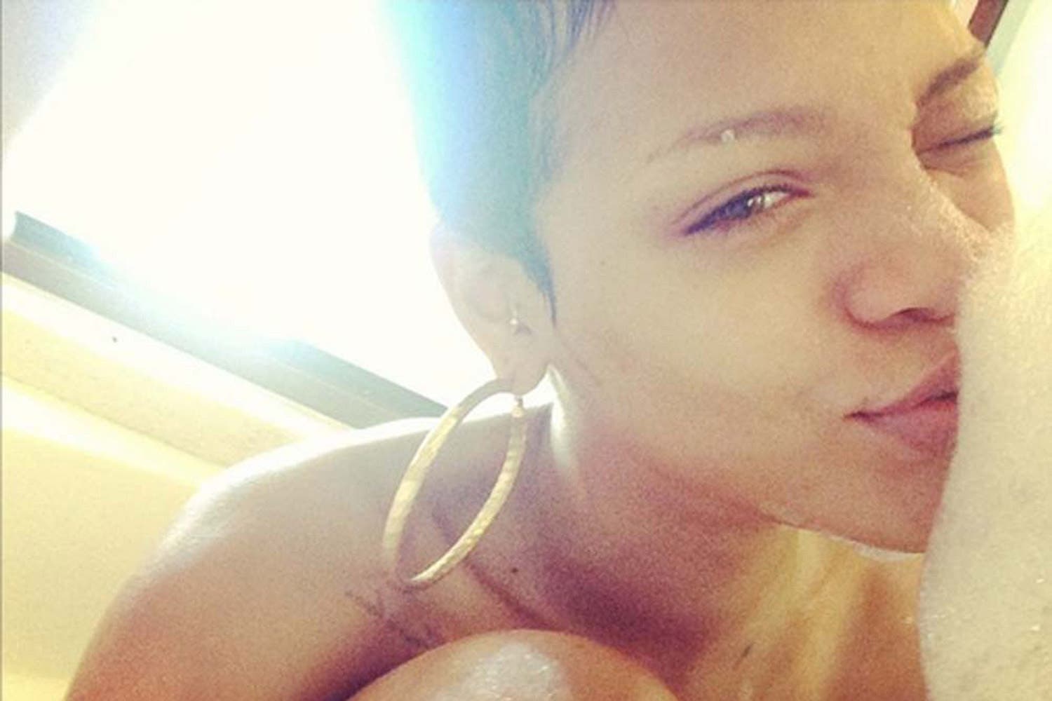 amir noorani recommends rihanna naked selfie pic