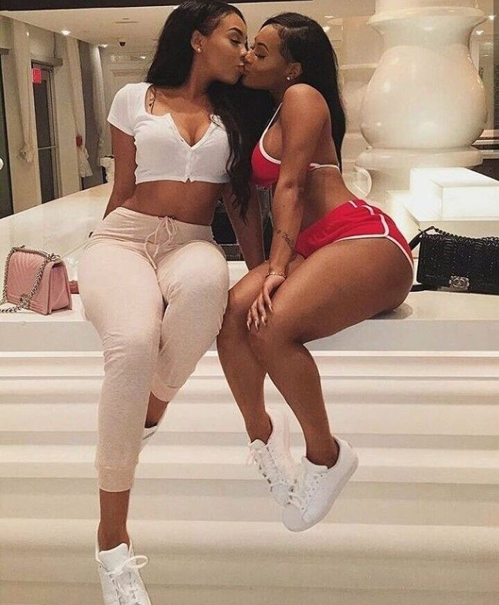 daniella mor share sexy black lesbians kissing photos