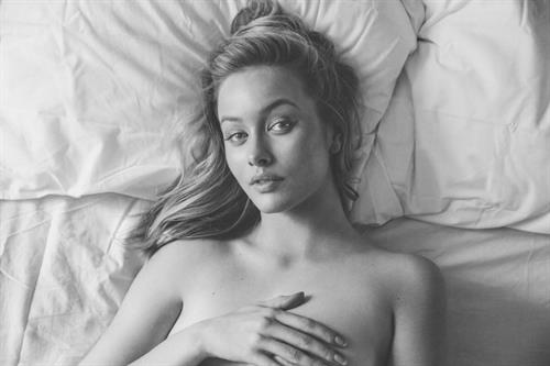 simone holtznagel nude