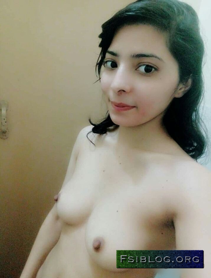 small boobs nude pics