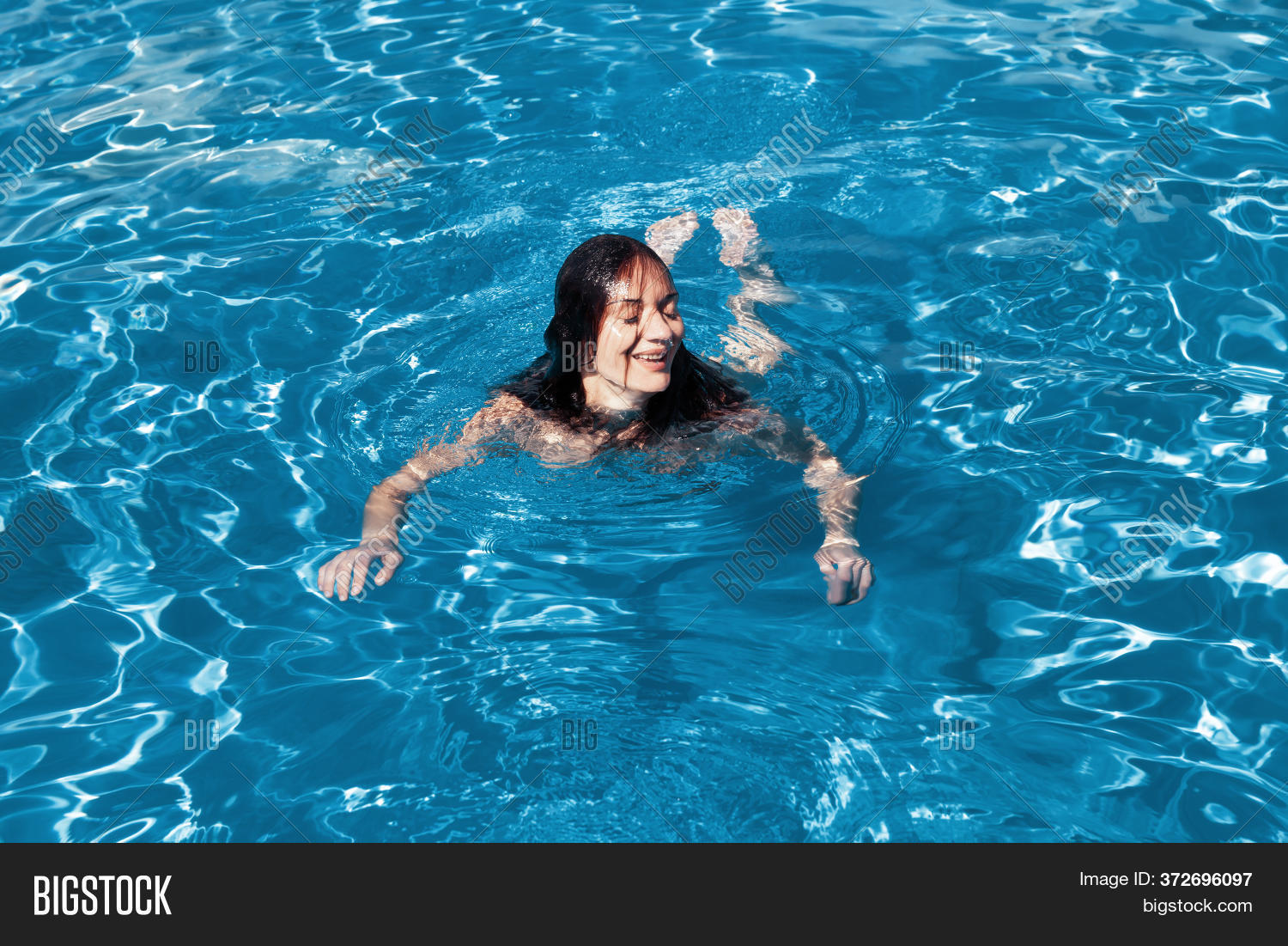 Swimming Nude In Pool flashers scene